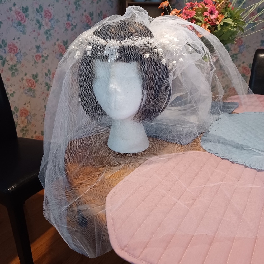 White bridal head peice